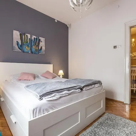 Neimar With Great Wi-fi And Free Parking