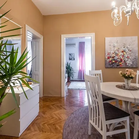 Apartment Neimar With Great Wi-fi And Free Parking