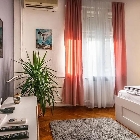 Apartment Neimar With Great Wi-fi And Free Parking *