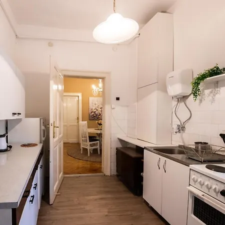 Neimar With Great Wi-fi And Free Parking